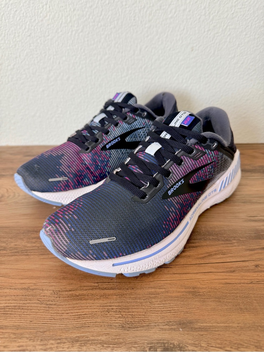 Brooks Womens Adrenaline GTS 22 Running Shoes Blue/Purple/Coral/Black Size: 9-B
